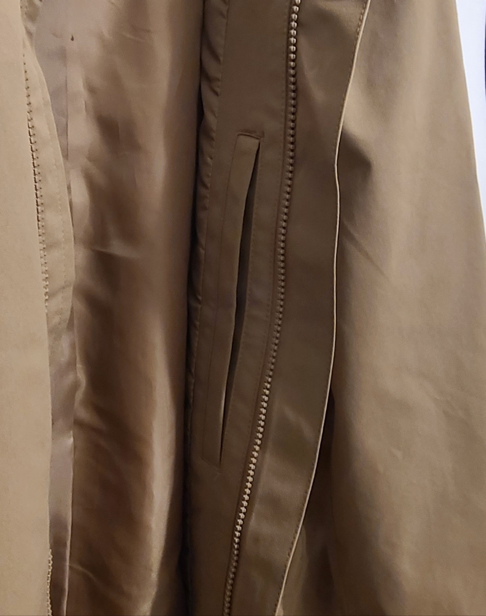 Lands' End Men's Vintage Taupe Rain Coat. - Picture 5 of 5